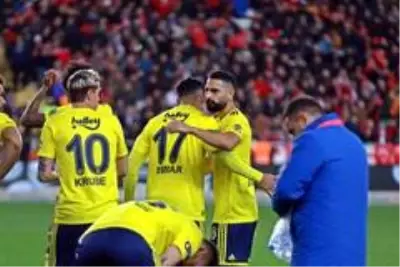 Süper Lig: Antalyaspor: 0 - Fenerbahçe: 1 (İlk yarı)