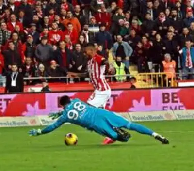 Süper Lig: Antalyaspor: 0 - Fenerbahçe: 1 (İlk yarı)