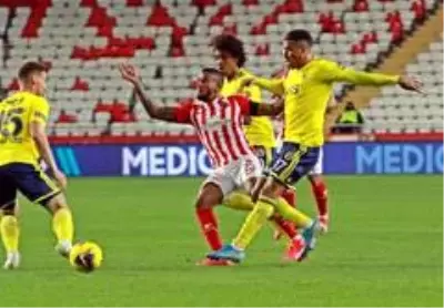 Süper Lig: Antalyaspor: 0 - Fenerbahçe: 1 (İlk yarı)