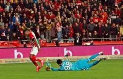 Süper Lig: Antalyaspor: 0 - Fenerbahçe: 1 (İlk yarı)
