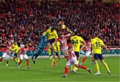 Süper Lig: Antalyaspor: 0 - Fenerbahçe: 1 (İlk yarı)