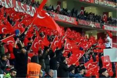 Süper Lig: Antalyaspor: 0 - Fenerbahçe: 1 (İlk yarı)