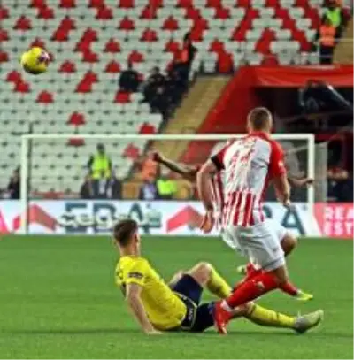 Süper Lig: Antalyaspor: 0 - Fenerbahçe: 1 (İlk yarı)