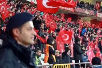 Süper Lig: Antalyaspor: 0 - Fenerbahçe: 1 (İlk yarı)