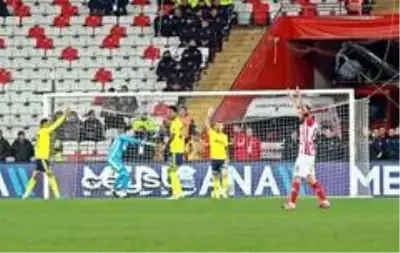 Süper Lig: Antalyaspor: 2 - Fenerbahçe: 2 (Maç sonucu)
