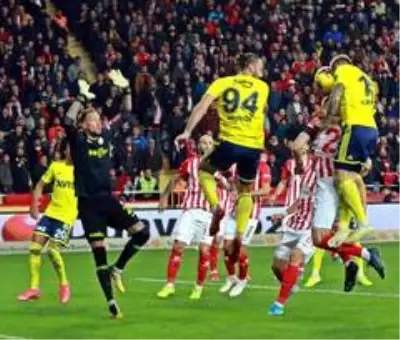 Süper Lig: Antalyaspor: 2 - Fenerbahçe: 2 (Maç sonucu)