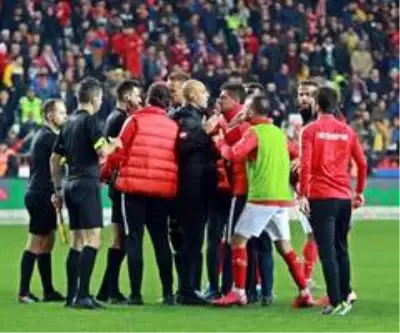 Süper Lig: Antalyaspor: 2 - Fenerbahçe: 2 (Maç sonucu)
