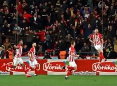 Süper Lig: Antalyaspor: 2 - Fenerbahçe: 2 (Maç sonucu)