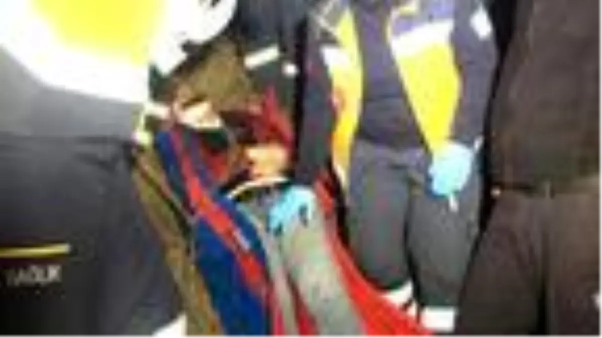 Uçurumdan yuvarlanan otomobil, evin duvarına çarptı: 2 yaralı