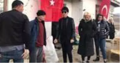 Yılmaz Morgül, konserlerini iptal edip, şehit ailesini ziyaret etti Yılmaz Morgül, konserlerini iptal edip, şehit ailesini ziyaret etti