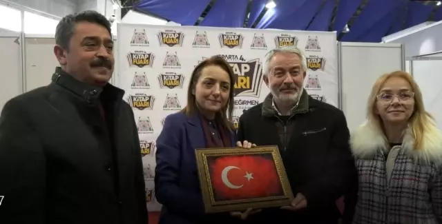 Cumhurbaşkanı Başdanışmanı Oruç Isparta Kitap Fuarı'na katıldı