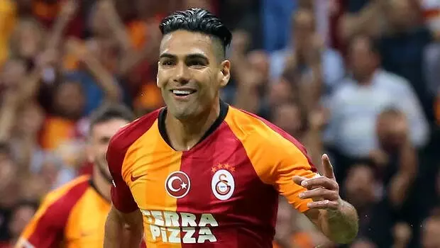 Galatasaray'da Radamel Falcao seriye bağladı! Galatasaray'da Radamel Falcao seriye bağladı!