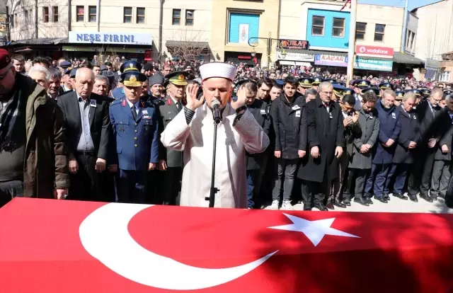 İdlib şehidi Muhammed Yılmaz Kütahya'da son yolculuğuna uğurlandı İdlib şehidi Muhammed Yılmaz Kütahya'da son yolculuğuna uğurlandı