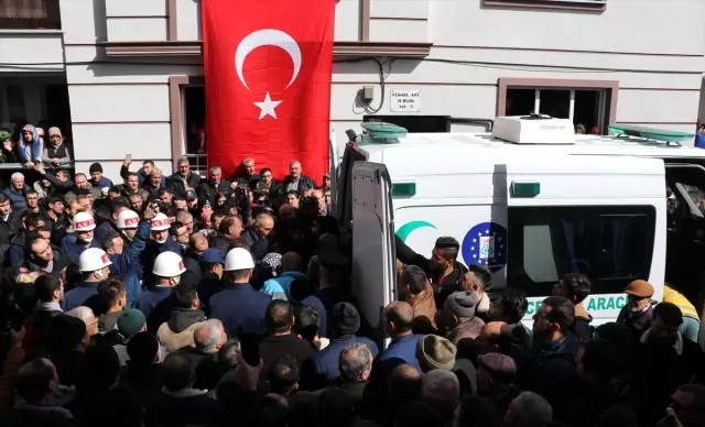 İdlib şehidi Muhammed Yılmaz Kütahya'da son yolculuğuna uğurlandı İdlib şehidi Muhammed Yılmaz Kütahya'da son yolculuğuna uğurlandı