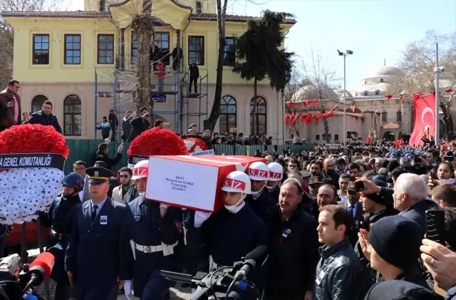 İdlib şehidi Muhammed Yılmaz Kütahya'da son yolculuğuna uğurlandı İdlib şehidi Muhammed Yılmaz Kütahya'da son yolculuğuna uğurlandı