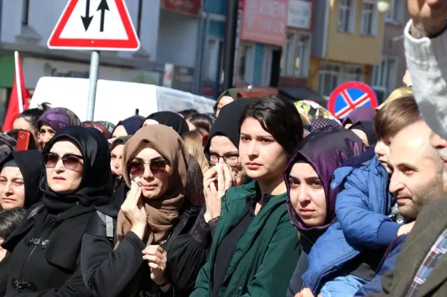 İdlib şehidi Muhammed Yılmaz Kütahya'da son yolculuğuna uğurlandı İdlib şehidi Muhammed Yılmaz Kütahya'da son yolculuğuna uğurlandı