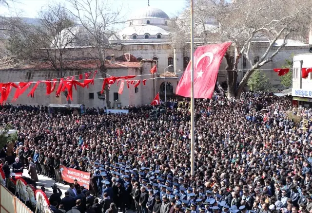 İdlib şehidi Muhammed Yılmaz Kütahya'da son yolculuğuna uğurlandı İdlib şehidi Muhammed Yılmaz Kütahya'da son yolculuğuna uğurlandı
