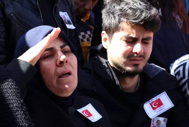 İdlib şehidi Muhammed Yılmaz Kütahya'da son yolculuğuna uğurlandı İdlib şehidi Muhammed Yılmaz Kütahya'da son yolculuğuna uğurlandı
