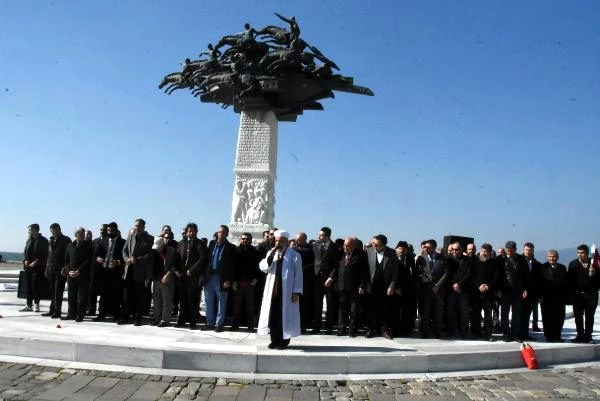 İzmir'de şehitler için gıyabi cenaze namazı kılındı