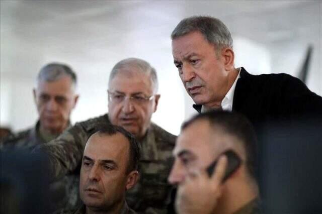 Milli Savunma Bakanlığı, Hulusi Akar'ın Bahar Kalkanı Harekatı'nı yönettiği anları servis etti.