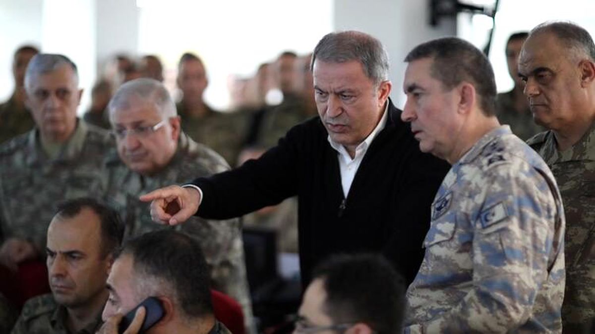 Milli Savunma Bakanlığı, Hulusi Akar'ın Bahar Kalkanı Harekatı'nı yönettiği anları servis etti