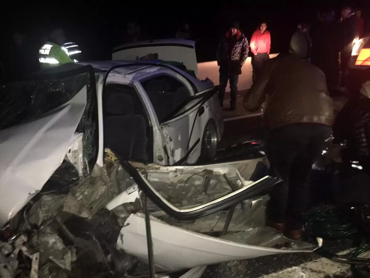 Muğla'da otomobil ile kamyon çarpıştı: 4 yaralı