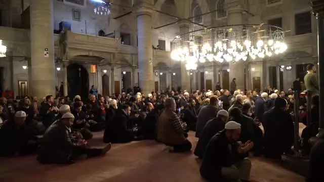 Necmettin Erbakan Eyüpsultan Camisi'nde anıldı Necmettin Erbakan Eyüpsultan Camisi'nde anıldı