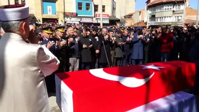 Şehit Uzman Onbaşı Muhammed Yılmaz son yolculuğuna uğurlandı Şehit Uzman Onbaşı Muhammed Yılmaz son yolculuğuna uğurlandı