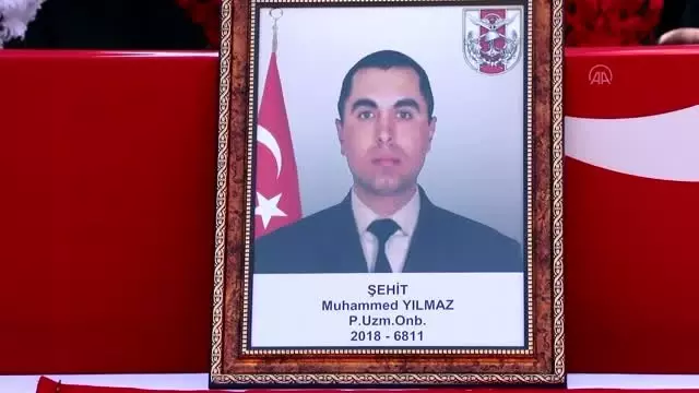 Şehit Uzman Onbaşı Muhammed Yılmaz, son yolculuğuna uğurlandı (2) Şehit Uzman Onbaşı Muhammed Yılmaz, son yolculuğuna uğurlandı (2)
