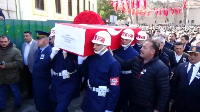 Şehit Uzman Onbaşı Muhammed Yılmaz son yolculuğuna uğurlandı Şehit Uzman Onbaşı Muhammed Yılmaz son yolculuğuna uğurlandı