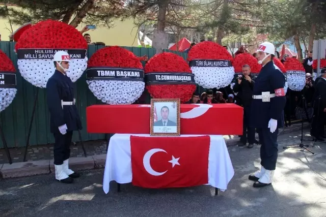 Şehit Uzman Onbaşı Muhammed Yılmaz son yolculuğuna uğurlandı Şehit Uzman Onbaşı Muhammed Yılmaz son yolculuğuna uğurlandı