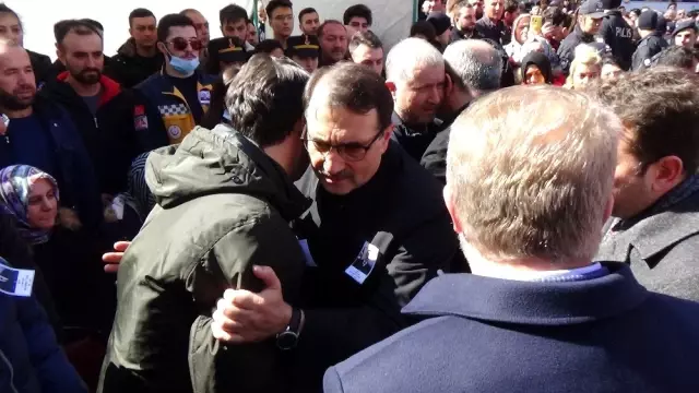 Şehit Uzman Onbaşı Muhammed Yılmaz son yolculuğuna uğurlandı Şehit Uzman Onbaşı Muhammed Yılmaz son yolculuğuna uğurlandı