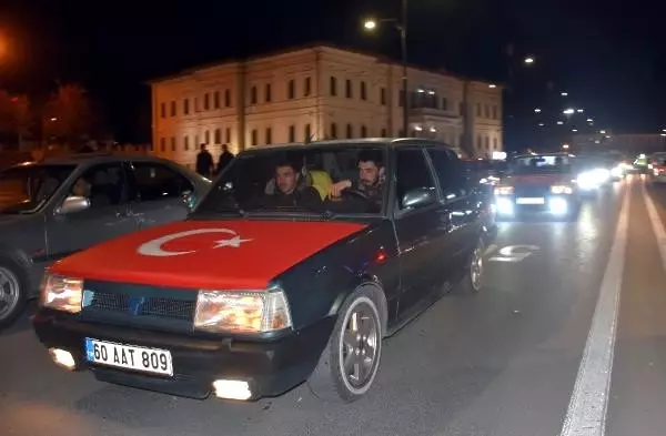 Sivas'ta şehitler için konvoy düzenlendi Sivas'ta şehitler için konvoy düzenlendi