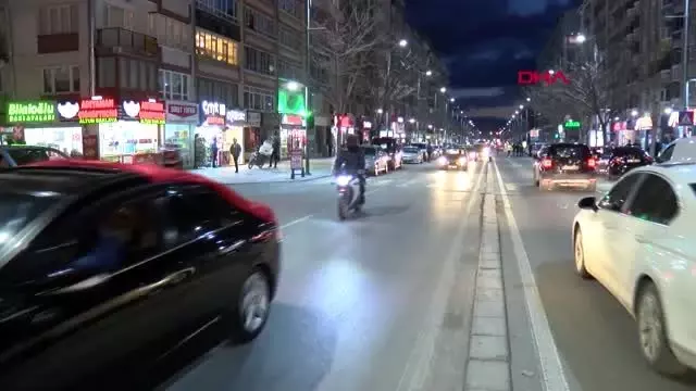 Sivas'ta şehitler için konvoy düzenlendi Sivas'ta şehitler için konvoy düzenlendi