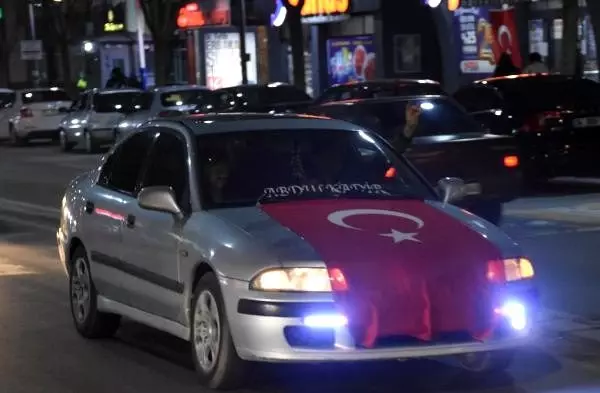 Sivas'ta şehitler için konvoy düzenlendi Sivas'ta şehitler için konvoy düzenlendi