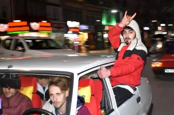 Sivas'ta şehitler için konvoy düzenlendi Sivas'ta şehitler için konvoy düzenlendi
