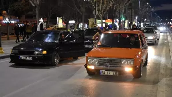 Sivas'ta şehitler için konvoy düzenlendi Sivas'ta şehitler için konvoy düzenlendi