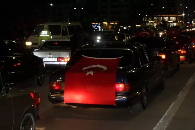Türkiye Mehmetçik için tek yürek oldu Türkiye Mehmetçik için tek yürek oldu