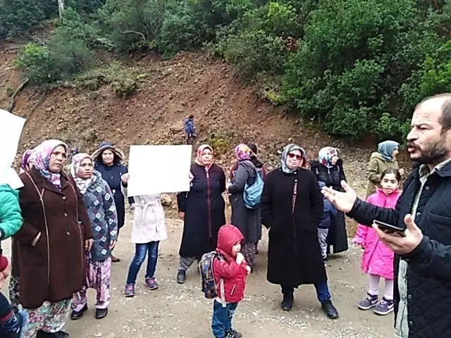 Üç aydır maaşlarını alamayan işçiler maden ocağından çıkmıyorlar