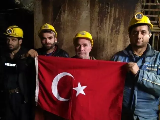 Üç aydır maaşlarını alamayan işçiler maden ocağından çıkmıyorlar