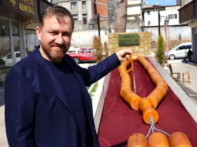 1 tonluk tespihi Cumhurbaşkanı Erdoğan'a hediye etmek istiyor.