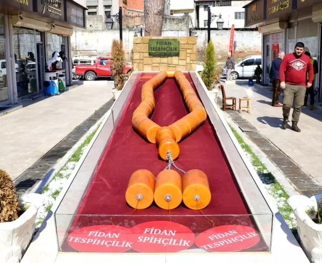 1 tonluk tespihi Cumhurbaşkanı Erdoğan'a hediye etmek istiyor.