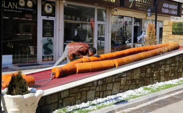 1 tonluk tespihi Cumhurbaşkanı Erdoğan'a hediye etmek istiyor.