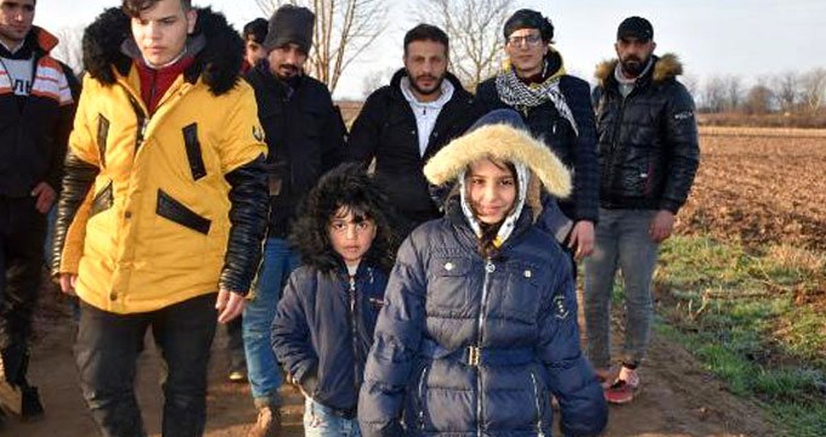 7 yaşındaki Afgan Leyla, Yunan polisinin zulmünü anlattı: Beni odaya kilitleyip darp ettiler