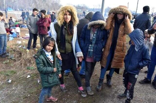 7 yaşındaki Afgan Leyla, Yunan polisinin zulmünü anlattı: Beni odaya kilitleyip darp ettiler.