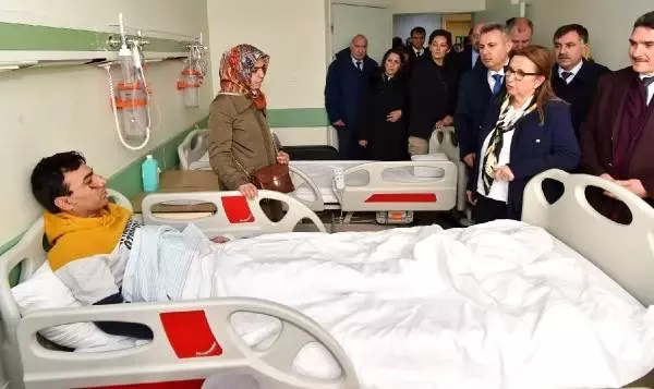Ağrı'da, gümrük müdürlüğü servis aracına roketli saldırı: 1 şehit (2)