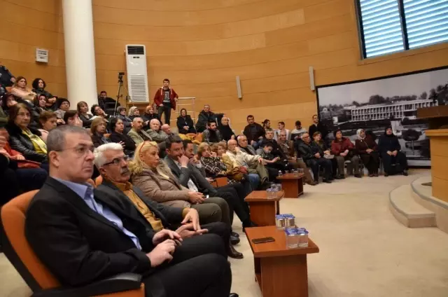 Akhisar Belediyesi deprem uzmanlarını vatandaşla buluşturuyor Akhisar Belediyesi deprem uzmanlarını vatandaşla buluşturuyor