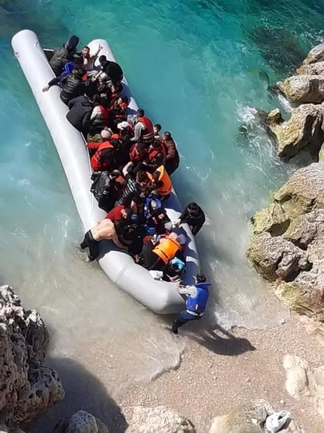 Antalya'daki göçmenlerin Kaş ilçesinden Meis Adası'na geçişleri başladı