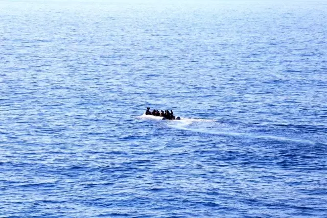 Antalya'daki göçmenlerin Kaş ilçesinden Meis Adası'na geçişleri başladı