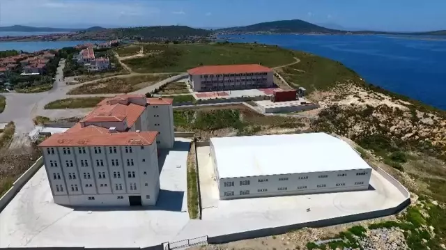 Ayvalık'ta denizcilik lisesi öğrencileri tekne üretmek için kolları sıvadı